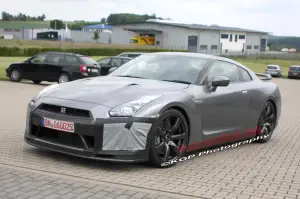 Nissan GT-R 2011 - 5