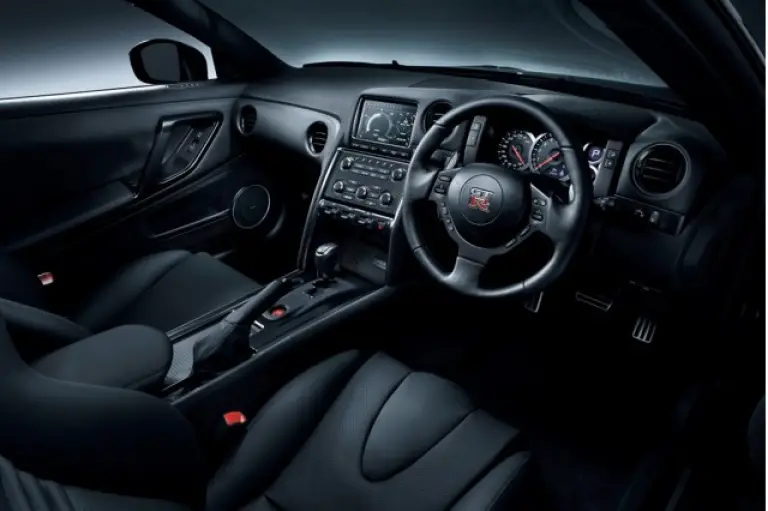 Nissan GT-R 2012 - 4