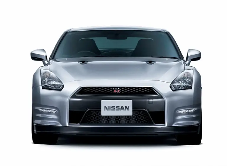 Nissan GT-R 2012 - 12