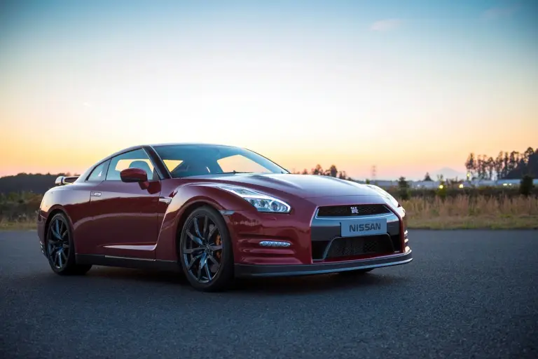 Nissan GT-R 2014 - 10