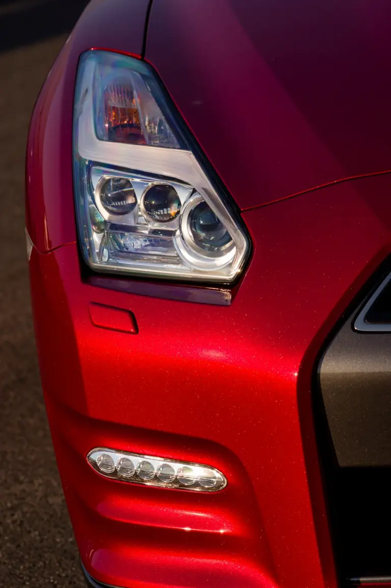 Nissan GT-R 2014 - 23