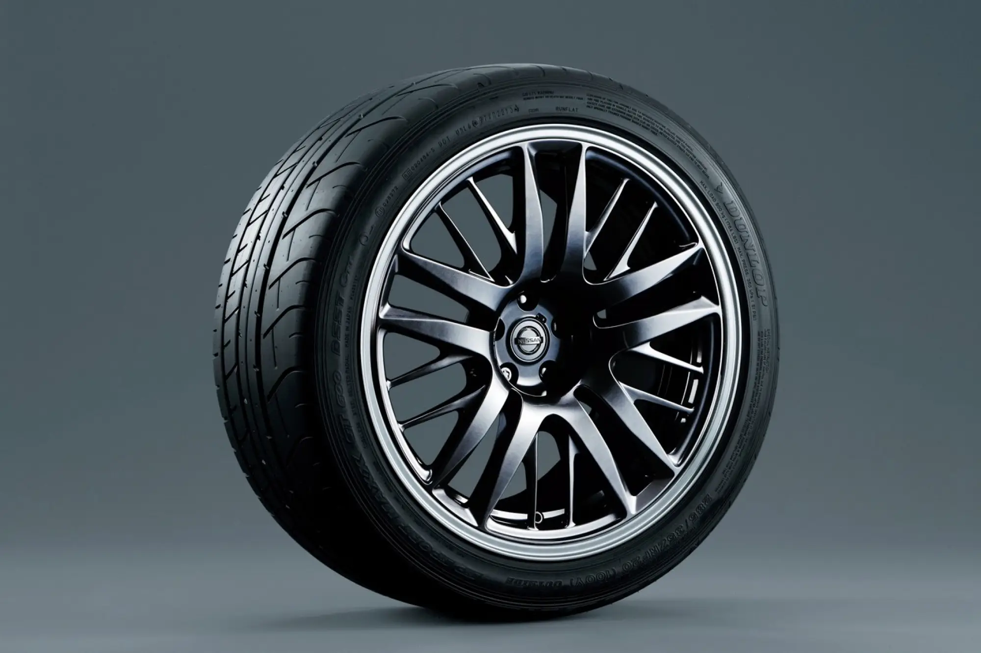 Nissan GT-R 2014 - 38