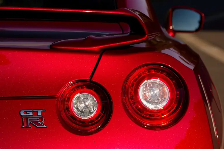 Nissan GT-R 2014 - 45