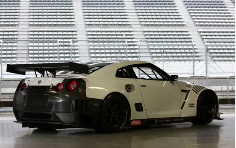 Nissan GT-R GT1 - 2