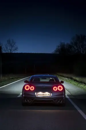 Nissan GT-R MY 2017 - nuova galleria - 12