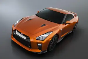 Nissan GT-R MY 2017 - 20