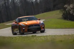 Nissan GT-R MY 2017 - 21