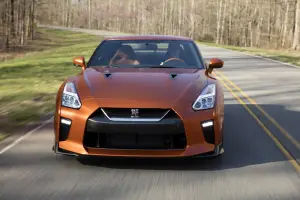 Nissan GT-R MY 2017 - 23