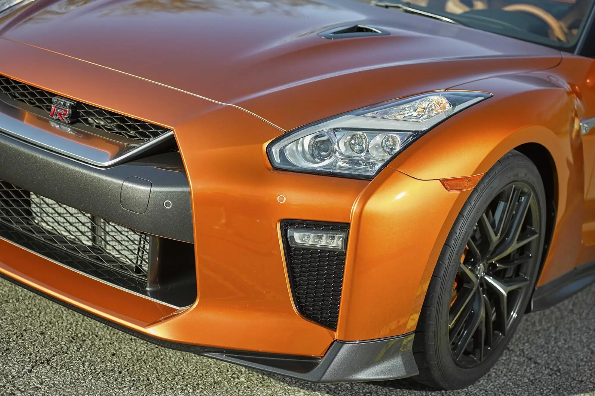 Nissan GT-R MY 2017 - 24
