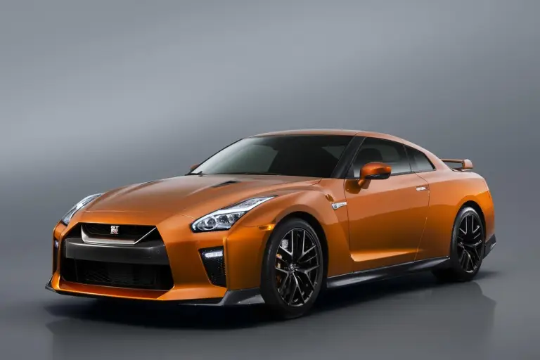 Nissan GT-R MY 2017 - 33