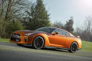 Nissan GT-R MY 2017 - 35