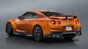 Nissan GT-R MY 2017 - 3