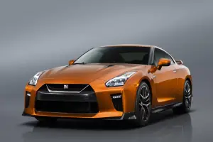 Nissan GT-R MY 2017 - 40