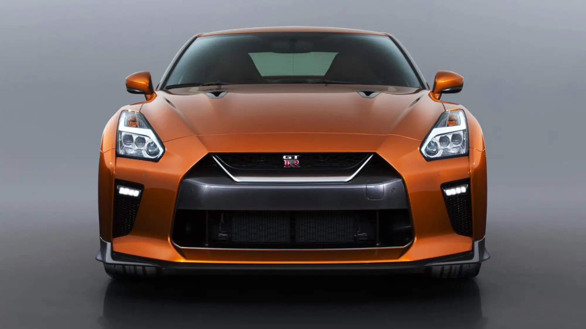 Nissan GT-R MY 2017 - 5