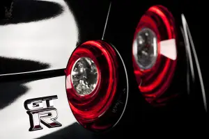 Nissan GT-R Nismo 2015 - 17