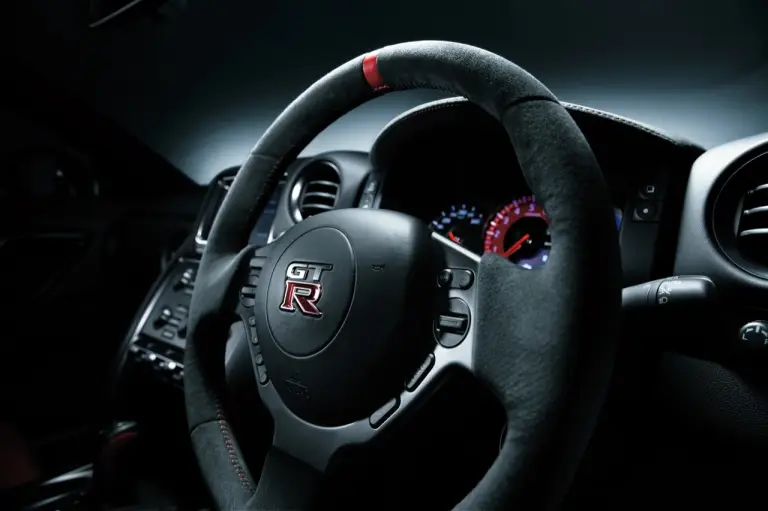 Nissan GT-R Nismo - Foto ufficiali - 11