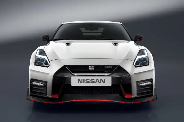 Nissan GT-R Nismo MY 2017 - 8