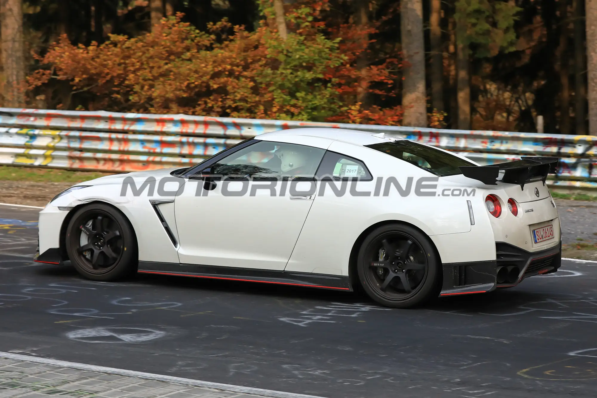 Nissan GT-R Nismo MY 2018 foto spia 17 ottobre 2017 - 4