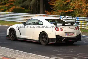 Nissan GT-R Nismo MY 2018 foto spia 17 ottobre 2017 - 5