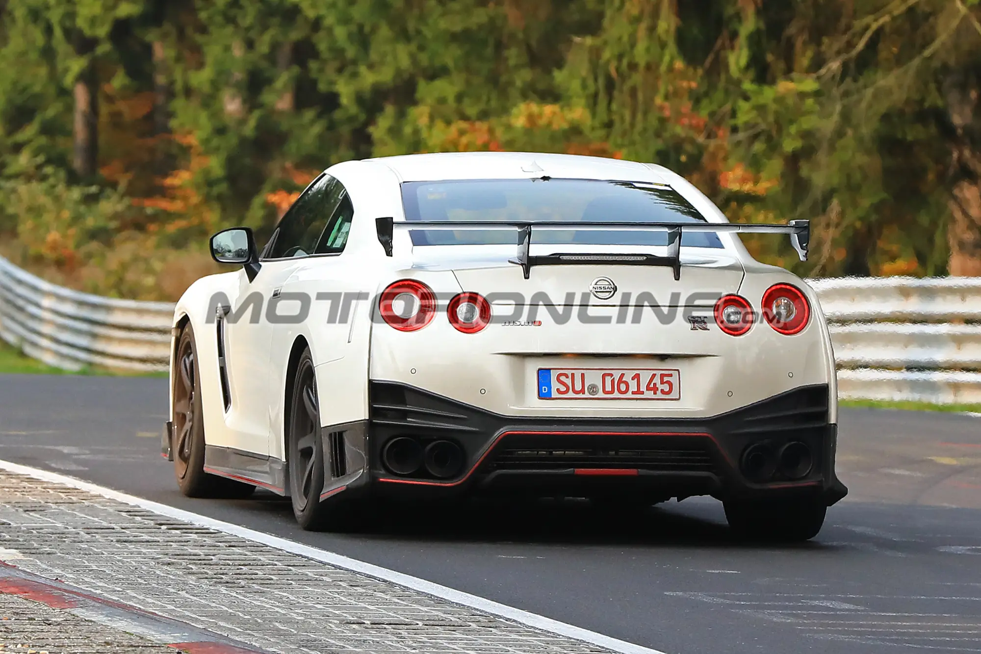 Nissan GT-R Nismo MY 2018 foto spia 17 ottobre 2017 - 7