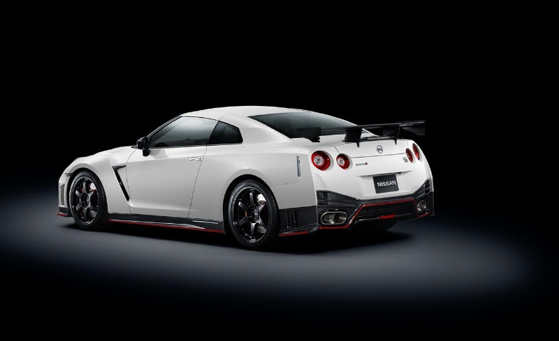 Nissan GT-R Nismo prime immagini