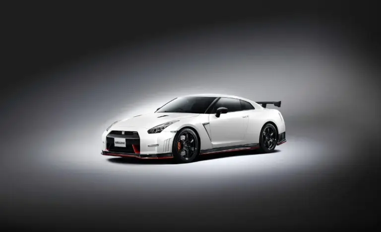 Nissan GT-R Nismo prime immagini - 1