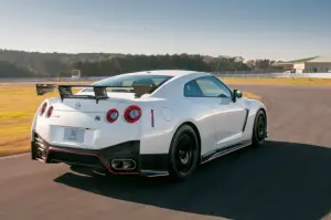 Nissan GT-R Nismo - 32