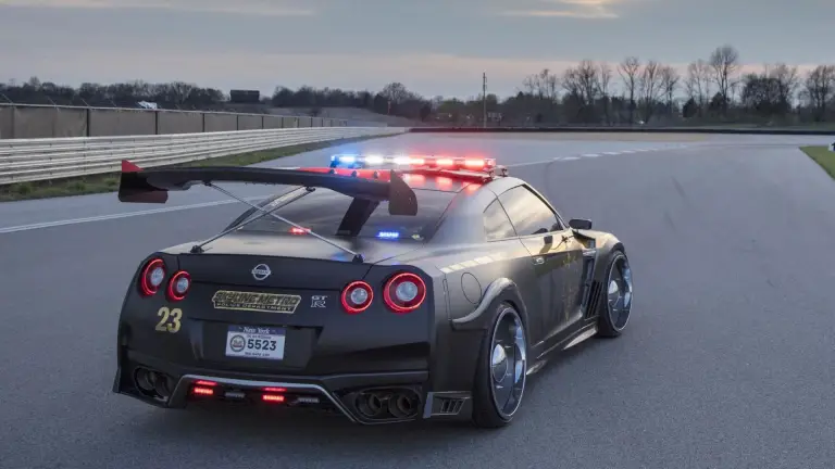Nissan GT-R Police Pursuit - 3