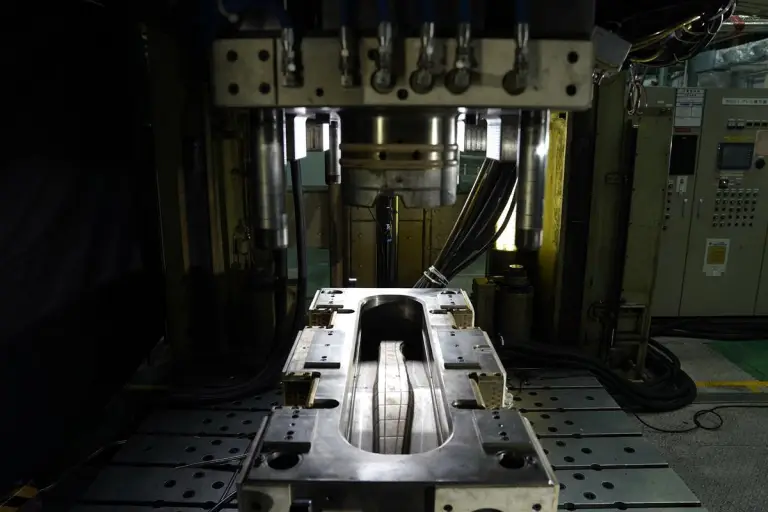 Nissan - Innovazione produzione parti in fibra di carbonio - 5