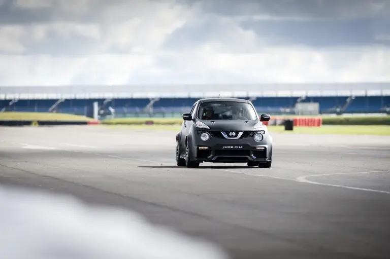 Nissan Juke-R 2.0 - 17