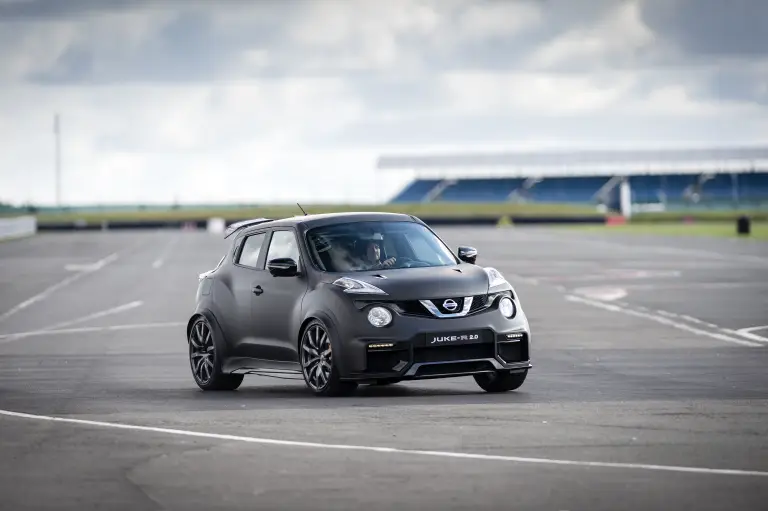 Nissan Juke-R 2.0 - 21