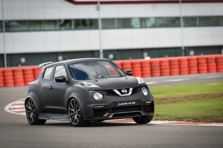 Nissan Juke-R 2.0 - 24