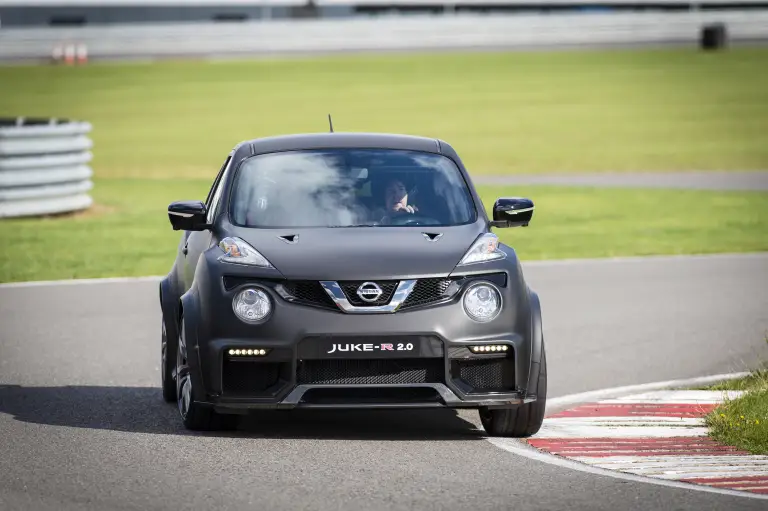 Nissan Juke-R 2.0 - 31