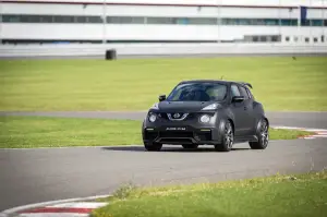 Nissan Juke-R 2.0 - 32