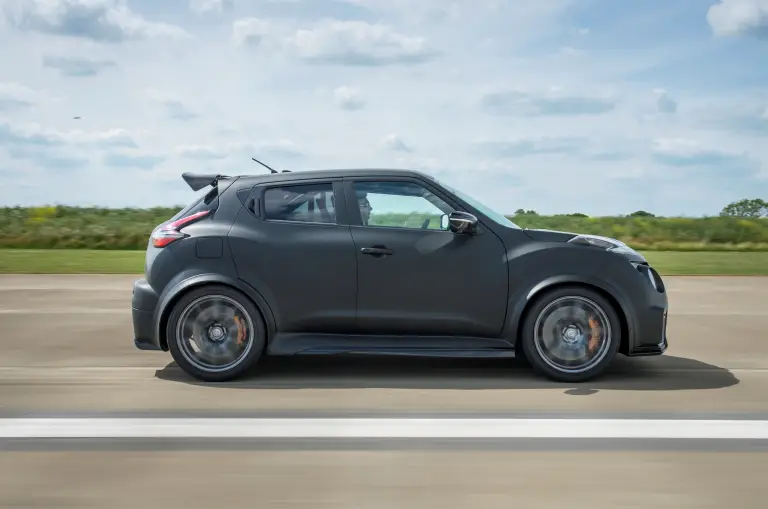 Nissan Juke-R 2.0 - 35