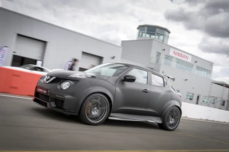 Nissan Juke-R 2.0 - 52