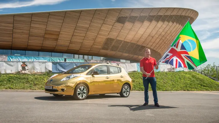 Nissan Leaf Gold - 11