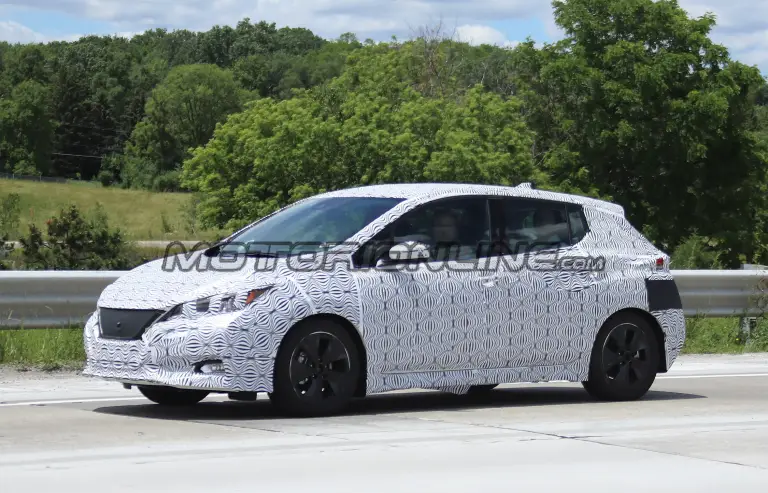 Nissan Leaf MY 2018 - Foto spia 23-06-2017 - 10