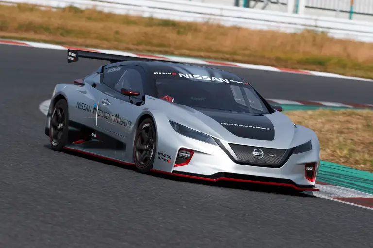 Nissan Leaf Nismo RC - 11