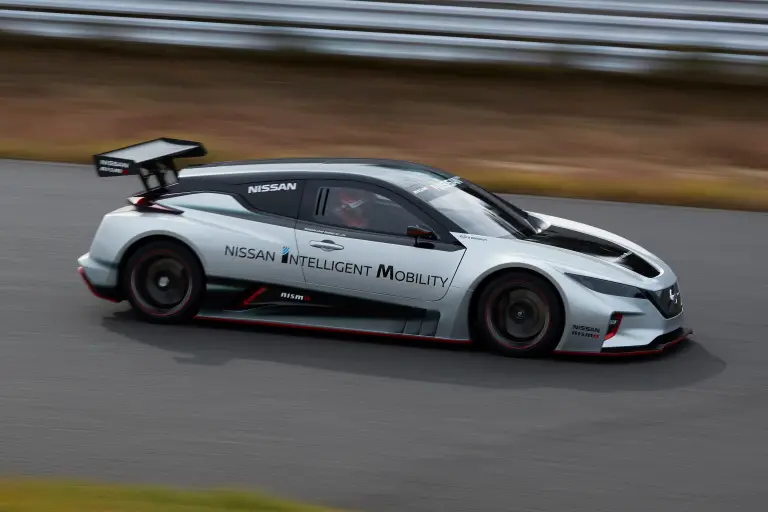 Nissan Leaf Nismo RC - 18