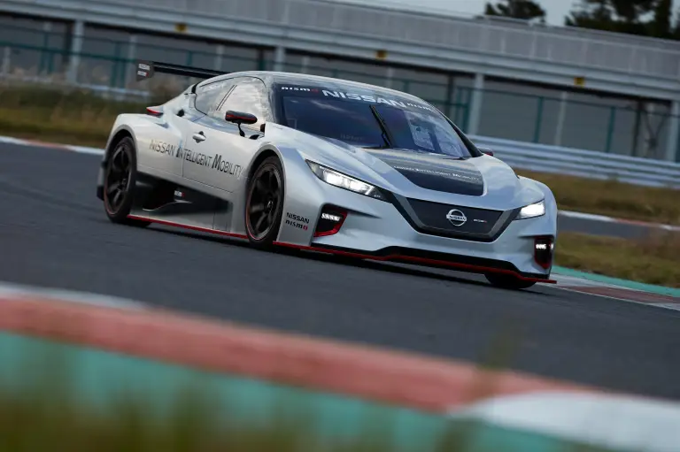 Nissan Leaf Nismo RC - 20