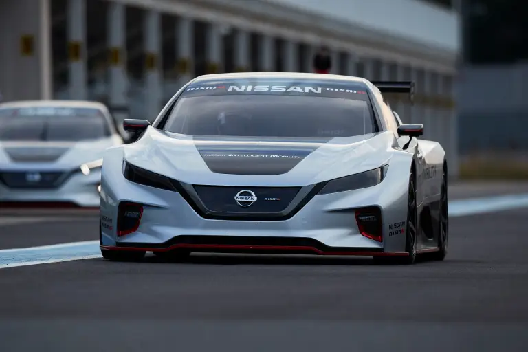 Nissan Leaf Nismo RC - 25