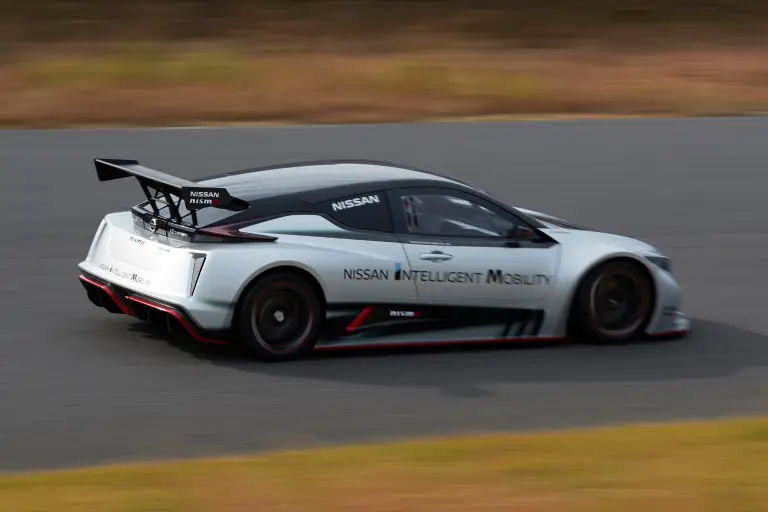 Nissan Leaf Nismo RC - 5