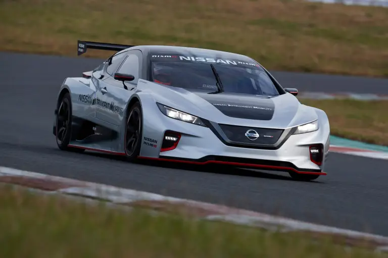 Nissan Leaf Nismo RC - 7