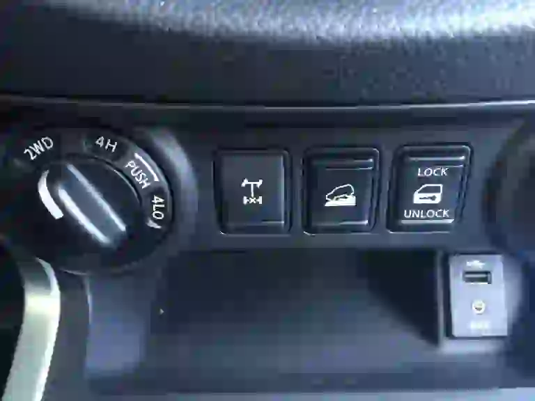 Nissan Navara NP300: prova su strada - 98
