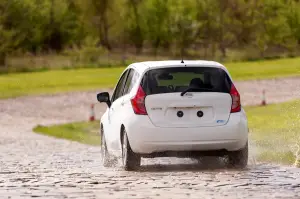 Nissan Note con vernice Ultra-Ever Dry