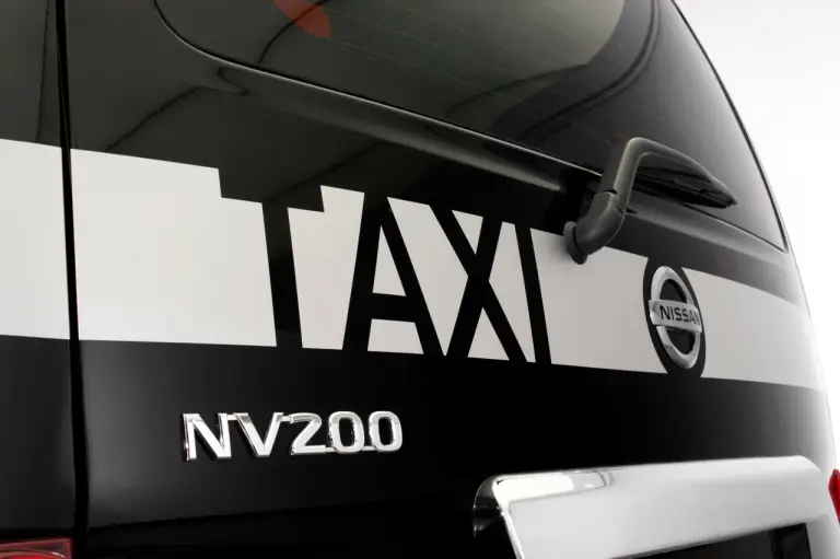 Nissan NV200 Taxi B-Roll - 4