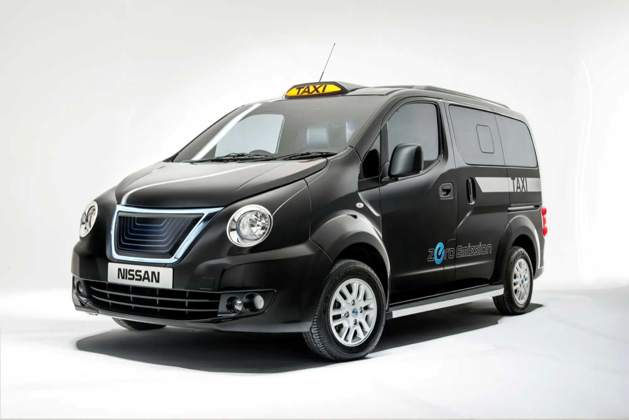 Nissan NV200 Taxi B-Roll - 6