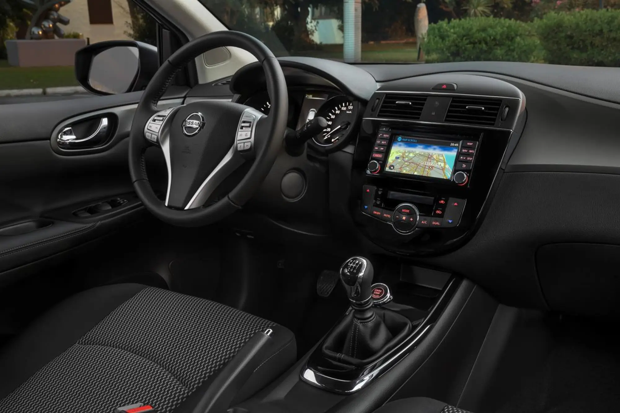 Nissan Pulsar Black Edition - 11