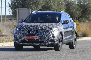 Nissan Qashqai facelift foto spia 19 gennaio 2017